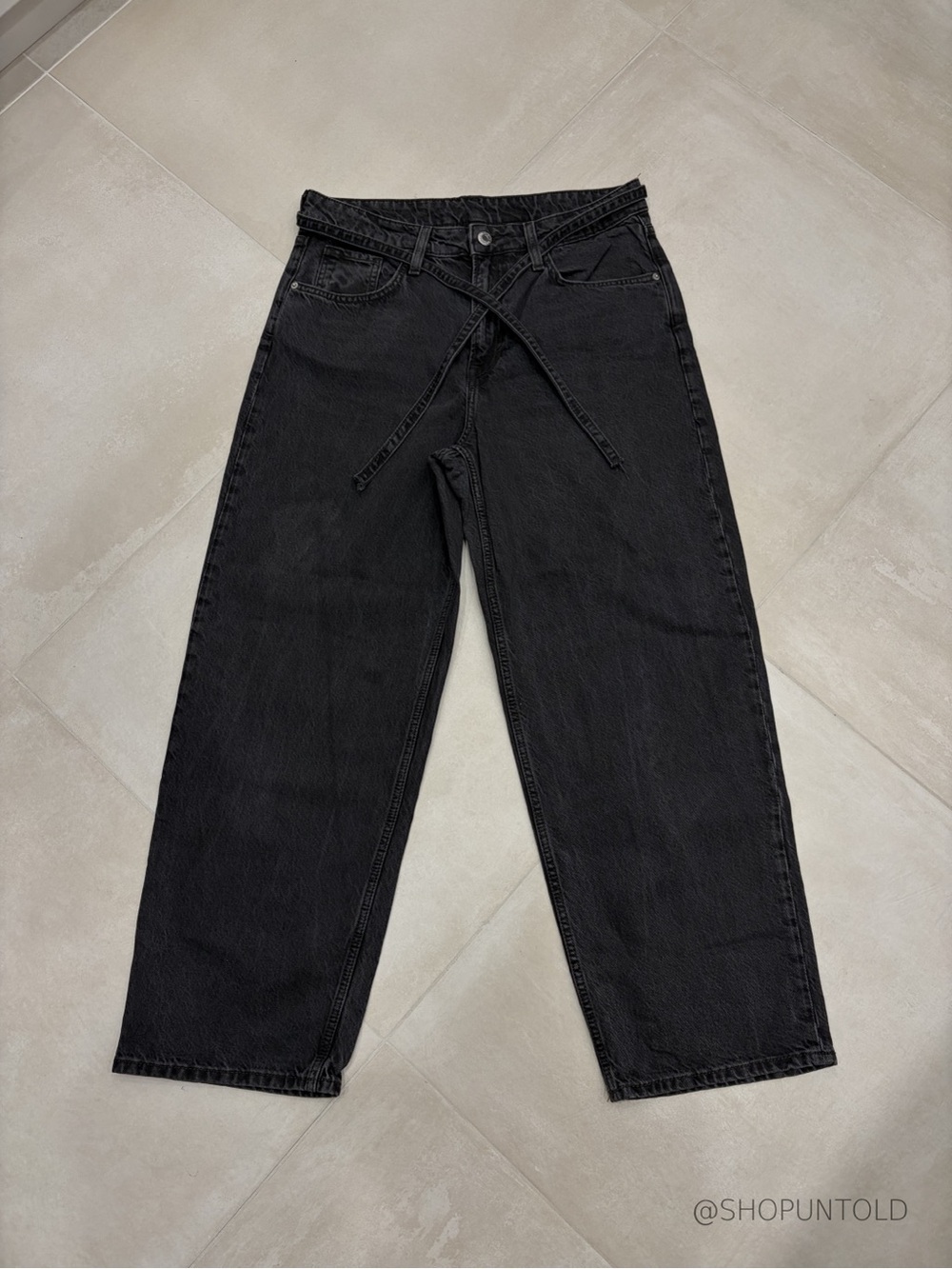 H&M — SUPER BAGGY LOW JEANS — BLACK